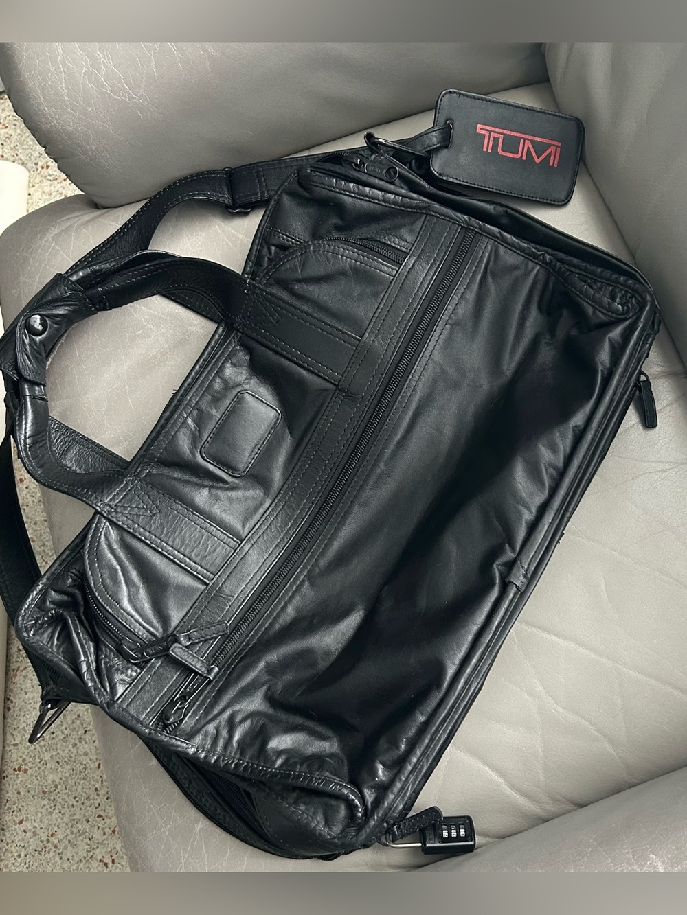 Tumi Black Leather Briefcase Laptop Messenger Bag - great condition